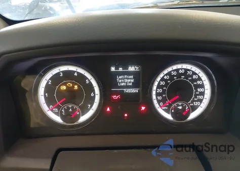 2019 Ram 1500 Classic Express 4X4 6'4 Box z USA, uszkodzony, nr VIN 1C6RR7FG8KS531634